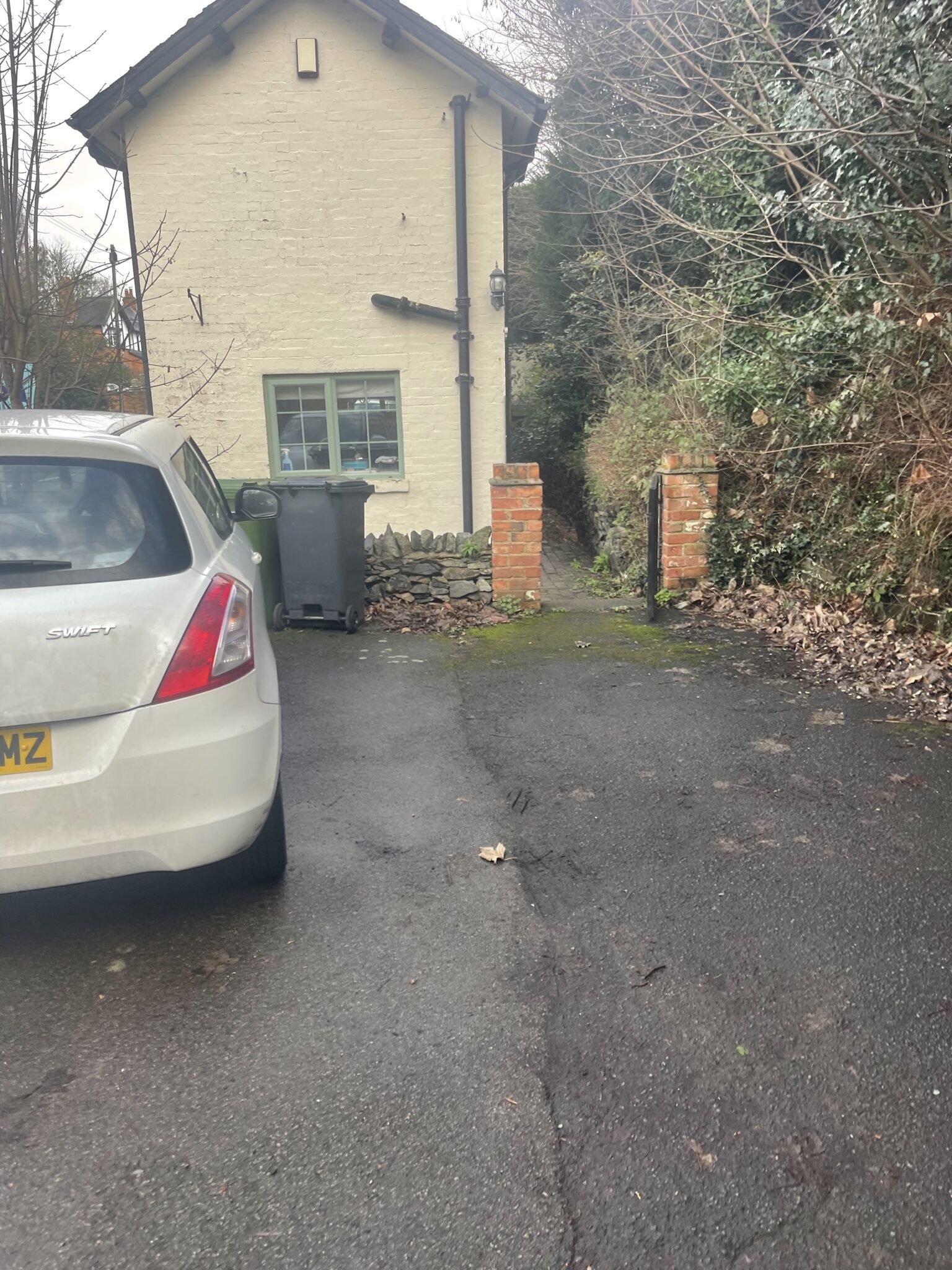 Cottage style property access in the Loughborough area with a narrow pathway and limited turning space for a delivery.